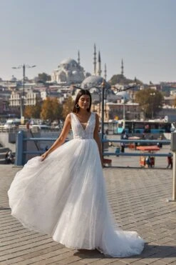 Ece Gown -Alamour The Label US 38 71d08c48 e1fb 4781 b3a2 8f347aaa5dee