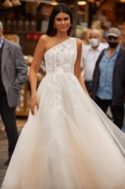 Berna Gown -Alamour The Label US 40 c3c84d39 4866 4a1b 8627 85d63346f72e